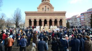  6 ianuarie, Boboteaza, creștinii din întreaga lume sărbătoresc Botezul Domnului, o zi plină de semnificație spirituală și tradiție populară.