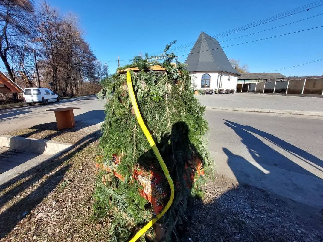 Astăzi se fac ultimele pregătiri pentru sărbătoare de Bobotează la Voinești, o tradiție vie, păstrată cu drag de comunitate.