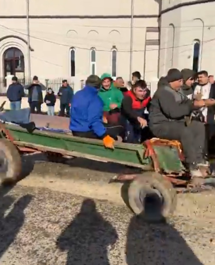 Botezul Cailor, astăzi, 6 ianuarie, în ziua de Bobotează, Vișina a fost martora unui eveniment deosebit, un omagiu adus tradițiilor străvechi ale satului.