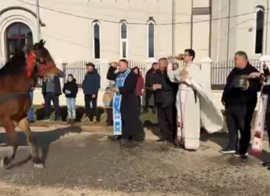 Botezul Cailor, o tradiție păstratăta cu mare fast la Vișina, de Bobotează Botezul Cailor, astăzi, 6 ianuarie, în ziua de Bobotează, Vișina a fost martora unui eveniment deosebit, un omagiu adus tradițiilor străvechi ale satului.