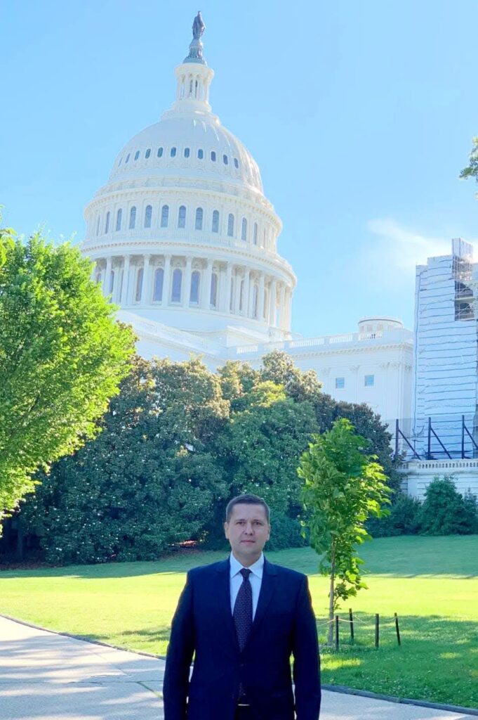 Președintele CJ Dâmbovița, Corneliu Ștefan: Intrarea fără viză în SUA, o recunoaștere a progreselor României Președintele CJ Dâmbovița, Corneliu Ștefan spune că intrarea fără viză în SUA,  este o recunoaștere a progreselor României.