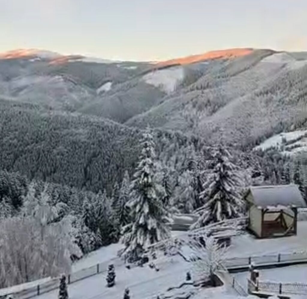 Iarna magică, Bucovina, una dintre cele mai fermecătoare regiuni ale României, își dezvăluie, în acest sezon rece, frumusețea intactă a naturii