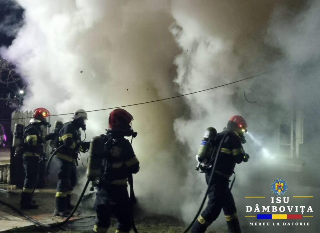 Un incendiu de amploare a izbucnit în sâmbătă seară în comuna Dragomirești, sat Râncăciov, la o casă aflată într-o zonă rezidențială liniștită.