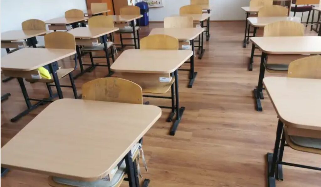 DECIZIE DE ULTIMĂ ORĂ: Elevii care încep școala vor trece printr-un triaj epidemiologic din cauza valului de gripă DECIZIE DE ULTIMĂ ORĂ: Elevii care încep școala vor trece printr-un triaj epidemiologic din cauza valului de gripă.