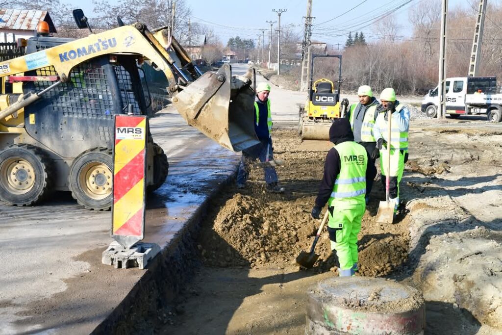 Investițiile în infrastructura orașului Răcari continuă: Lucrările la rețeaua de apă și canalizare în Mavrodin sunt în plină desfășurare Investițiile în infrastructura orașului Răcari continuă, primarul Marius Caravețeanu a anunțat că lucrările la rețeaua de apă și canalizare în zona Mavrodin
