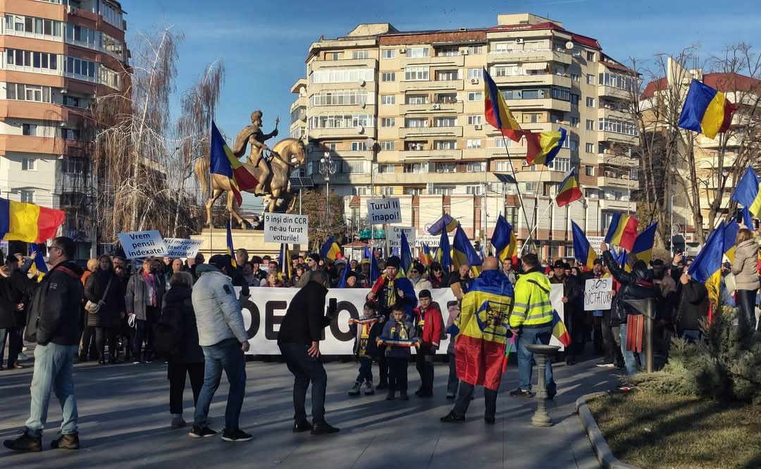 Protest în Târgoviște împotriva Guvernului și Președintelui Iohannis. Târgoviște a fost astăzi scena unui protest amplu organizat de susținătorii AUR