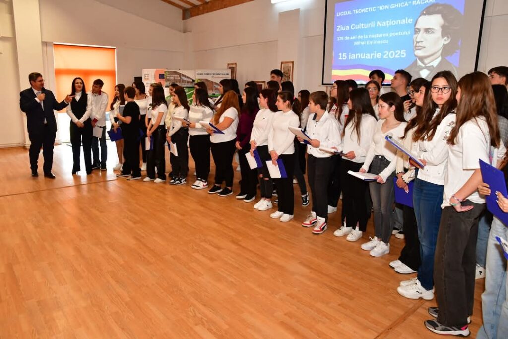„Liceul Teoretic „Ion Ghica” Răcari și  administrația locală au omagiat 175 de ani de la nașterea lui Mihai Eminescu. Liceul Teoretic „Ion Ghica” din Răcari