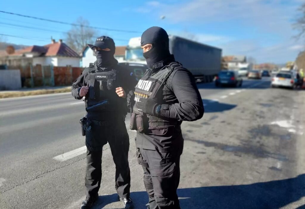 Razie pe drumurile publice din Dâmbovița Razie în tot județul Dâmbovița, Poliția face apel la responsabilitate și atenție în trafic, în scopul prevenirii accidentelor și protejării tuturor participanților la drumurile din județ.