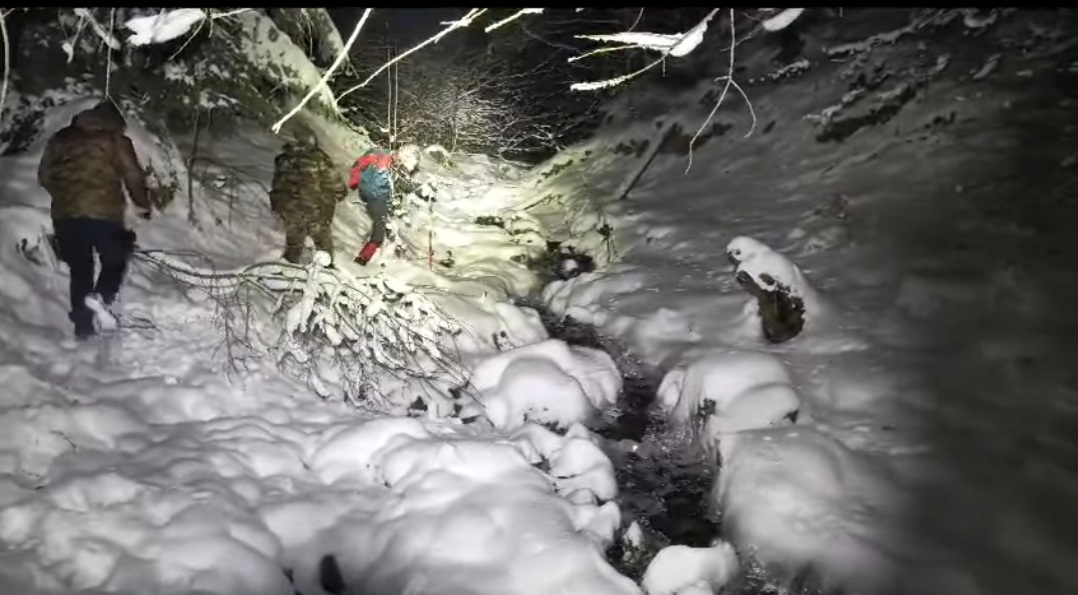 Salvatorii montani au reușit o misiune de succes pentru salvarea a cinci refugiați ucraineni rătăciți în munți, în noaptea de 18 spre 19 ianuarie 2025.