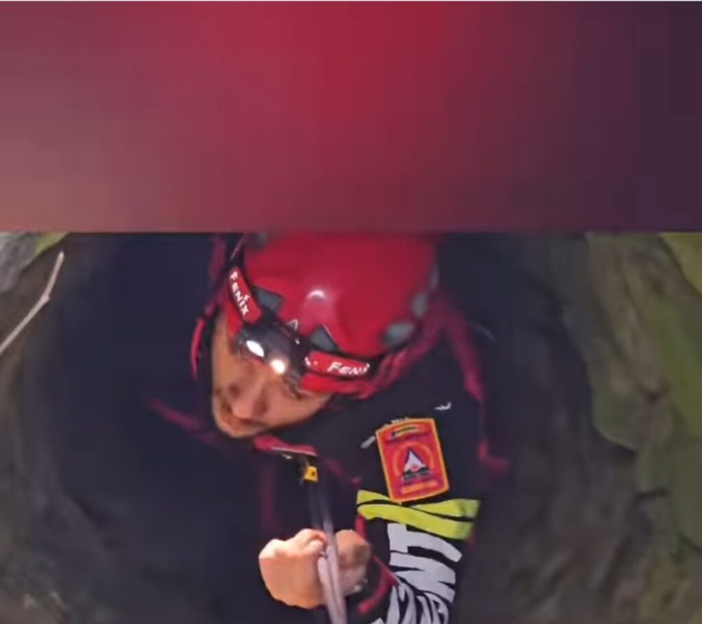 Salvarea unui râs dintr-o fântână: O acțiune inedită a salvamontiștilor din Gorj Salvarea unui râs dintr-o fântână.O echipă de salvamontiști din cadrul Serviciului Salvamont al Consiliului Județean Gorj a reușit să salveze un râs