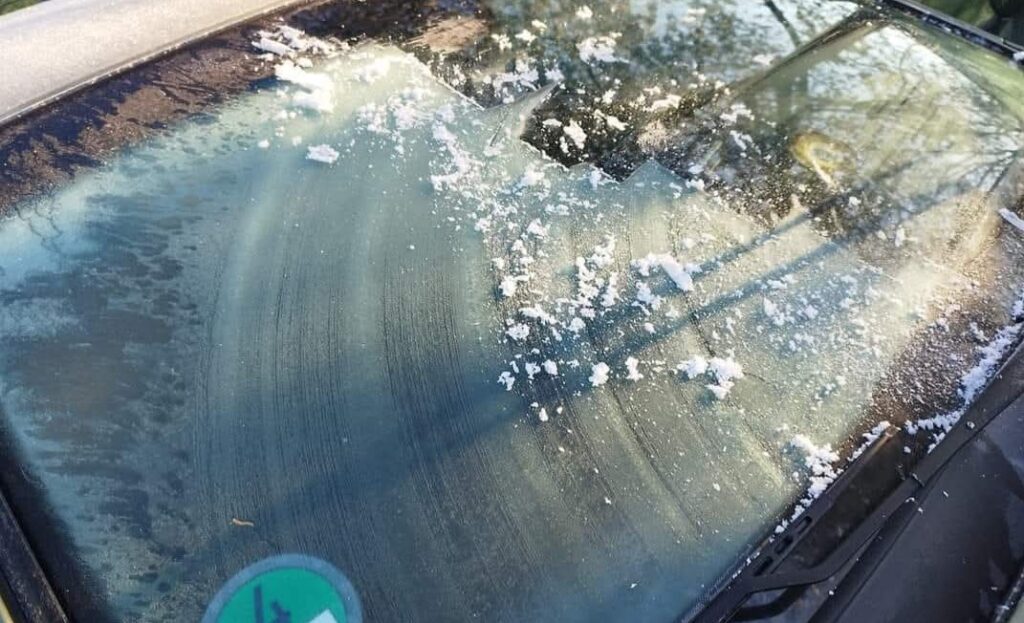 Târgoviște, 13 ianuarie 2025, dimineața de azi a adus un val de frig în Târgoviște, cu temperaturi ce au atins -8 grade Celsius la ora 7:00.