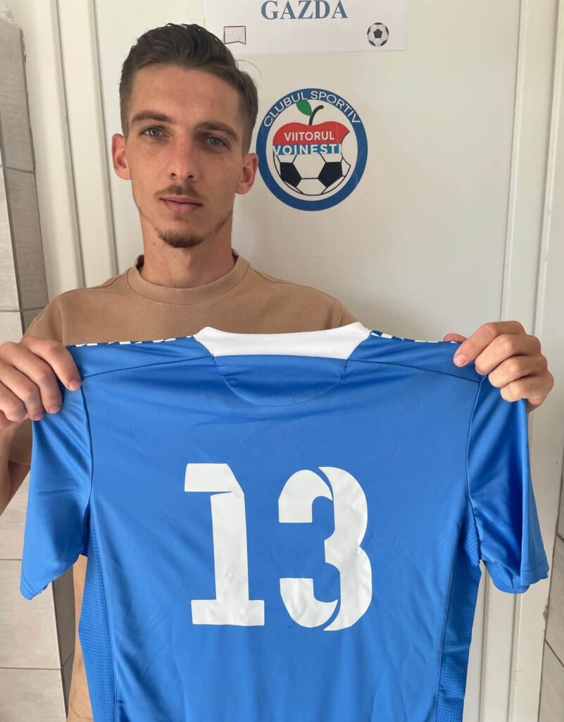 Adrian Bălășoiu rămâne în familia fotbalistică a Viitorului Voinești! După o perioadă în care a primit oferte din partea mai multor echipe, golgheterul nostru a ales să continue la clubul care l-a consacrat, semnând un nou contract valabil pentru sezonul următor.