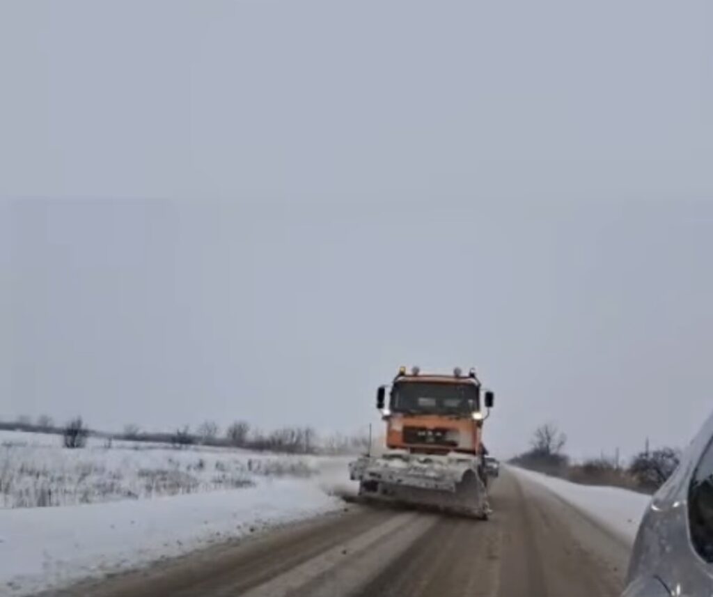  Atenție, șoferi! În contextul ninsorilor și temperaturilor scăzute din mai multe zone ale țării, autoritățile atrag atenția asupra importanței siguranței în trafic.