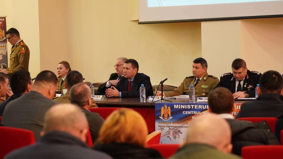 Pregătirea pentru apărare a administrației publice din Dâmbovița, o prioritate pentru Consiliul Județean, astăzi, în cadrul unei ședințe de lucru importante, președintele Consiliului Județean Dâmbovița