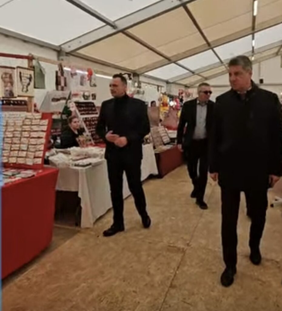 Primarul Cristian Daniel Stan a vizitat Târgul de Mărțișoare din Piața Mihai Viteazul și susține meșteșugarii locali.Atmosfera din Piața Mihai Viteazul este una de sărbătoare, datorită Târgului de Mărțișoare organizat cu grijă pentru comunitate. Primarul Cristian Daniel Stan a fost prezent la eveniment, interacționând cu comercianții locali și mulțumindu-le pentru că aduc în fața târgoviștenilor o gamă variată de produse tradiționale, mărțișoare și articole specifice primăverii.