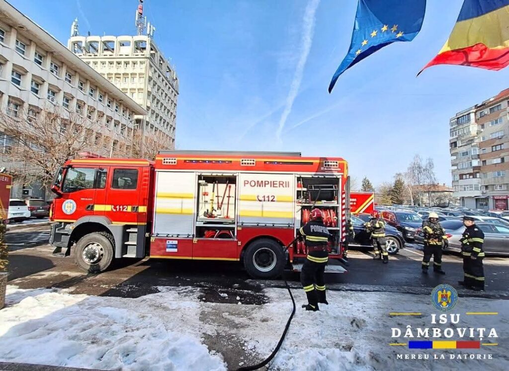 Exercițiu de intervenție la Cinematograful Independența: Pompierii dâmbovițeni, pregătiți pentru situații de urgență majore Exercițiu de intervenție la Cinematograful Independența: Pompierii dâmbovițeni, pregătiți pentru situații de urgență majore
