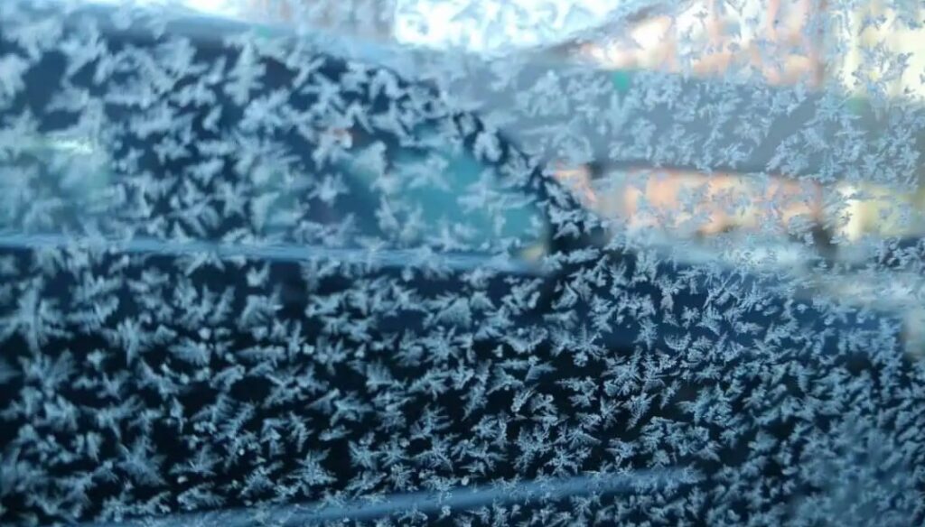 Vremea geroasă continuă în toată țara Vremea geroasă continuă să domine atât județul Dâmbovița cât și intreaga țara, iar în următoarele zile, temperaturile vor scădea considerabil