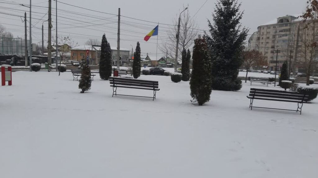 Luni dimineața, municipiul Târgoviște a fost  lovit de un val de ger intens, cu temperaturi resimțite de -7 grade Celsius.
