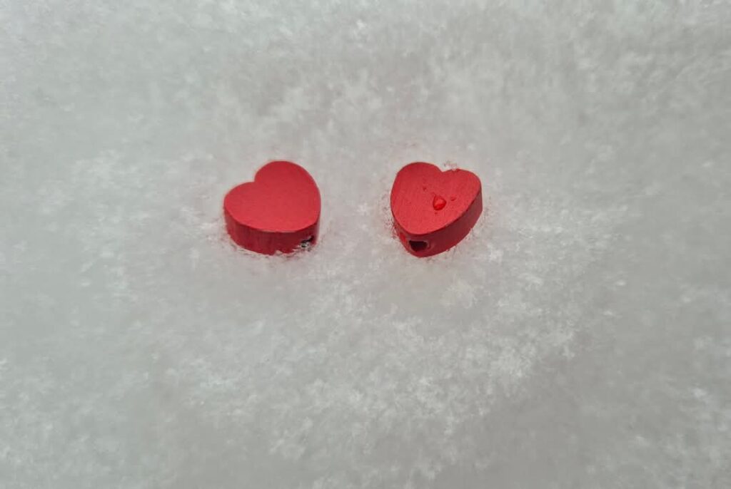 Dragobete a adus o dimineață de -15 grade Celsius la Târgoviște În această dimineață, de Dragobete, temperaturile au scăzut considerabil în mai multe regiuni din țară, Târgoviște înregistrând -15 grade Celsius.