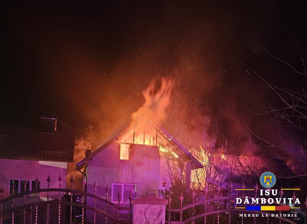 Incendiu puternic, în noaptea de 4 spre 5 februarie, în jurul orei 00:40, pompierii din Târgoviște au fost solicitați pentru a stinge un incendiu izbucnit la o locuință din satul Drăgăești