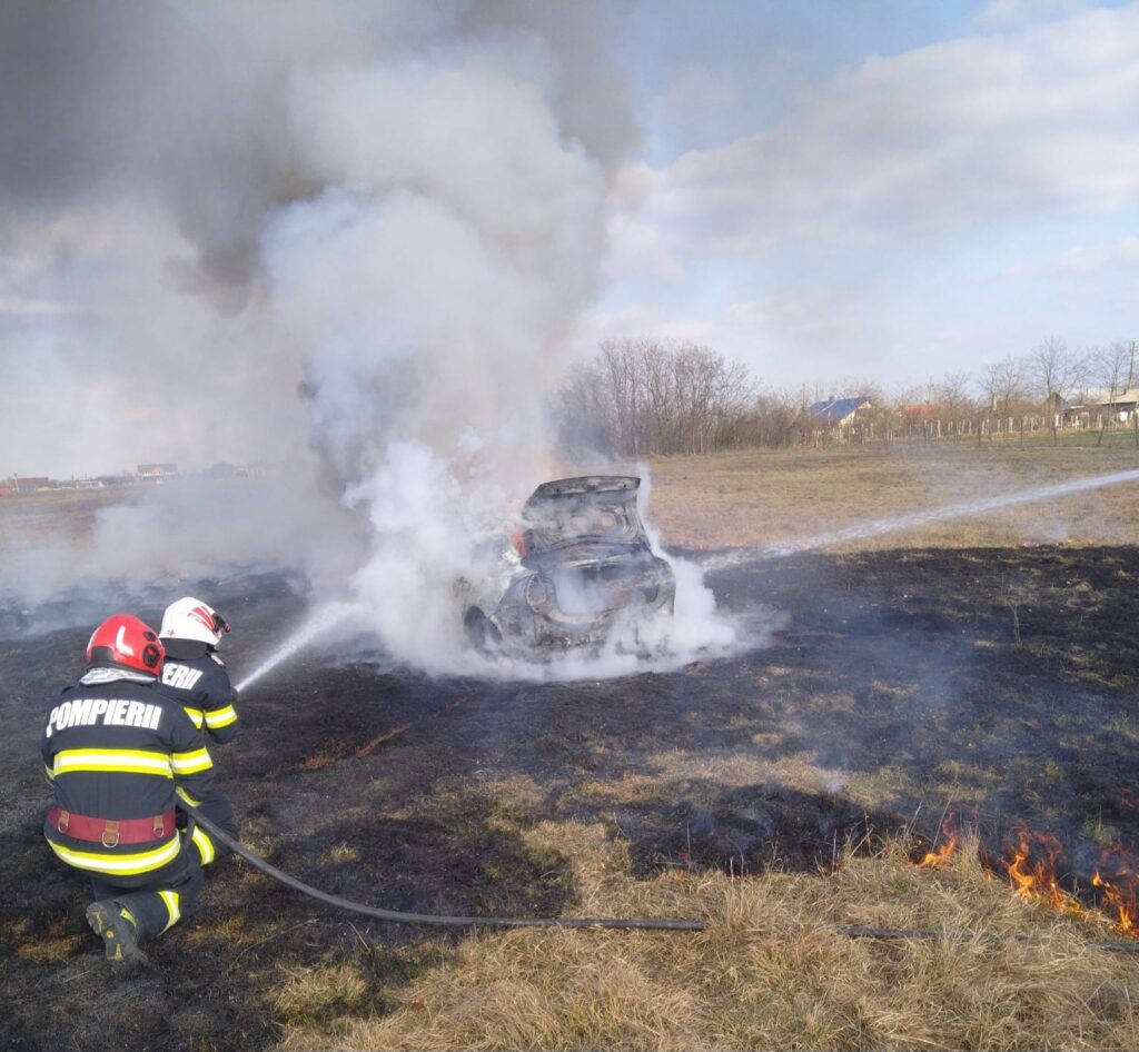 Incendiu izbucnit la un autoturism în localitatea Produlești Incendiu izbucnit la un autoturism , astăzi, în jurul orei 14:35, pompierii din cadrul Detașamentului de Pompieri Titu au fost solicitați să intervină