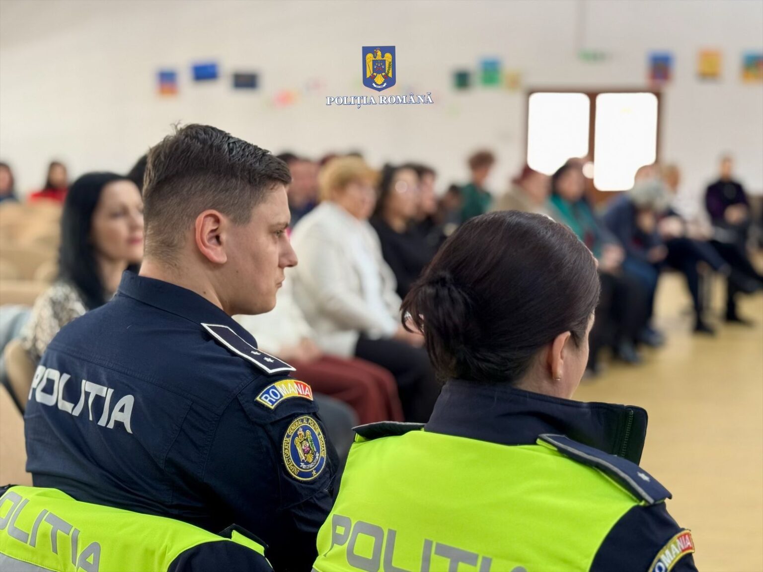 Polițiștii din cadrul Inspectoratului de Poliție Județean Dâmbovița, alături de reprezentanți ai Inspectoratului de Jandarmi Județean Dâmbovița și ai Inspectoratului Școlar Județean Dâmbovița