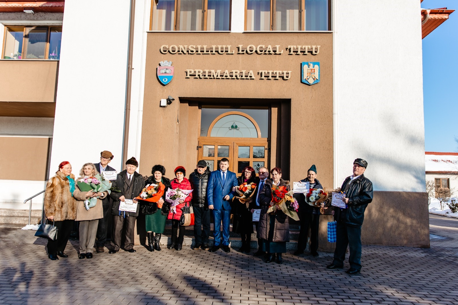 Titu: Premii pentru cuplurile de aur de Dragobete!Astăzi, de Dragobete, sărbătoarea iubirii și a legăturilor trainice, Primăria Orașului Titu a celebrat fidelitatea și devotamentul cuplurilor care au demonstrat ce înseamnă o căsnicie de lungă durată.