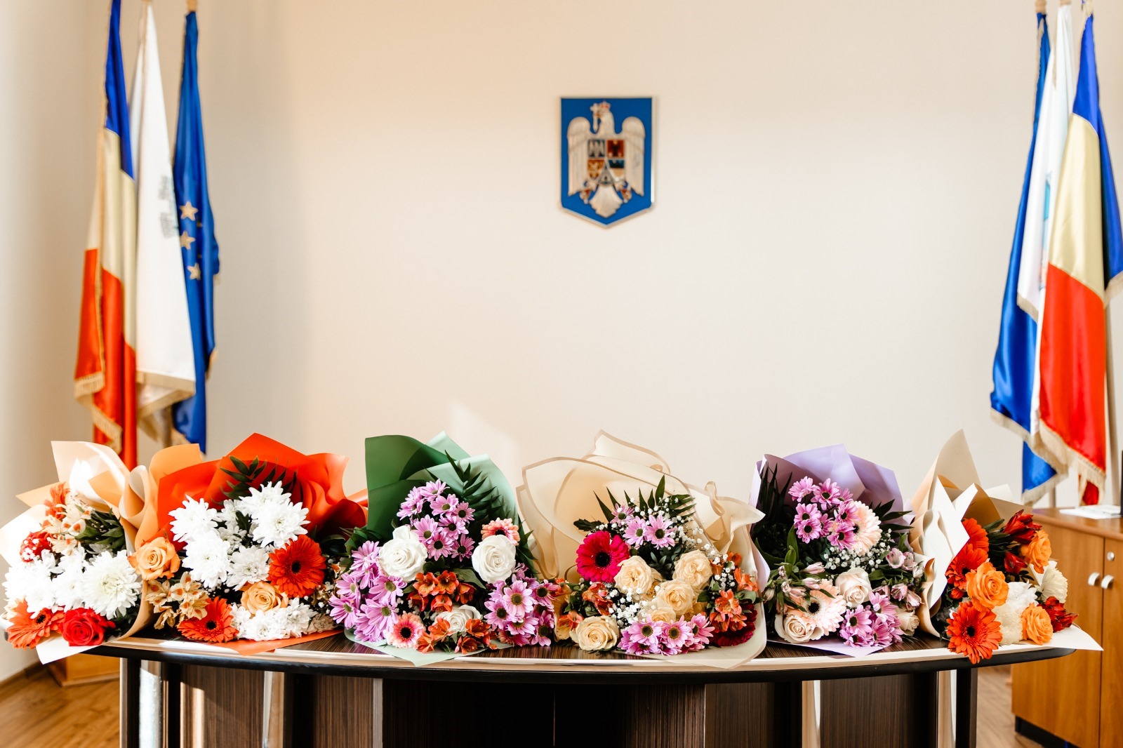 Titu: Premii pentru cuplurile de aur de Dragobete!Astăzi, de Dragobete, sărbătoarea iubirii și a legăturilor trainice, Primăria Orașului Titu a celebrat fidelitatea și devotamentul cuplurilor care au demonstrat ce înseamnă o căsnicie de lungă durată.