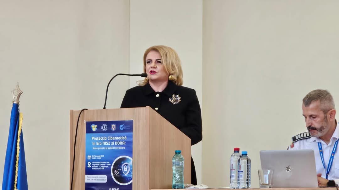 Universitatea „Valahia” din Târgoviște a fost gazda unui eveniment deosebit – prima ediție a workshop-ului cu tema „Protecția Cibernetică în era NIS2 și DORA”. Evenimentul a reunit experți în securitate cibernetică și autorități, aducând în discuție cele mai recente reglementări europene în domeniu.