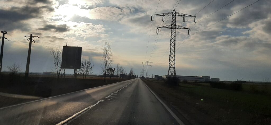 Vreme geroasă,  astăzi, 6 februarie 2025. Vremea va aduce un amestec de frig și ninsori ușoare, cu un început de zi cu temperaturi scăzute și un cer înnorat.