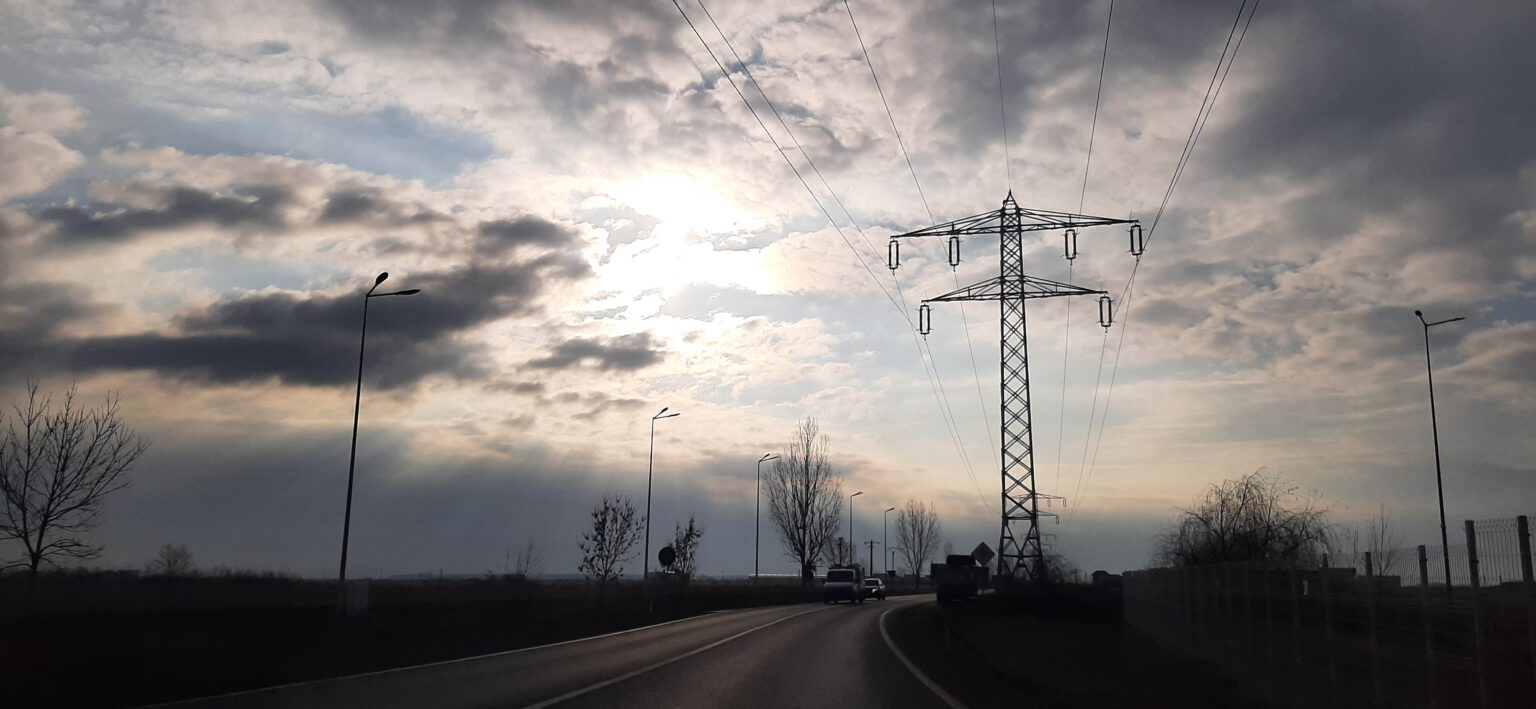 Vreme geroasă,  astăzi, 6 februarie 2025. Vremea va aduce un amestec de frig și ninsori ușoare, cu un început de zi cu temperaturi scăzute și un cer înnorat.