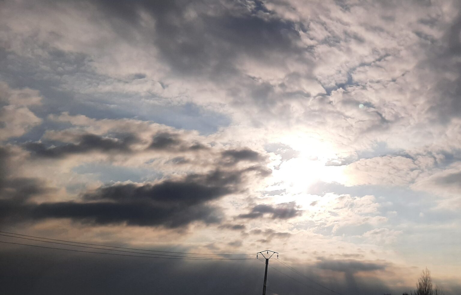 Vreme geroasă în județul Dâmbovița: Temperaturi de până la -7 grade Celsius Vreme geroasă, astăzi, județul Dâmbovița se confruntă cu o răcire semnificativă a vremii, iar începutul de weekend aduce temperaturi extrem de scăzute.