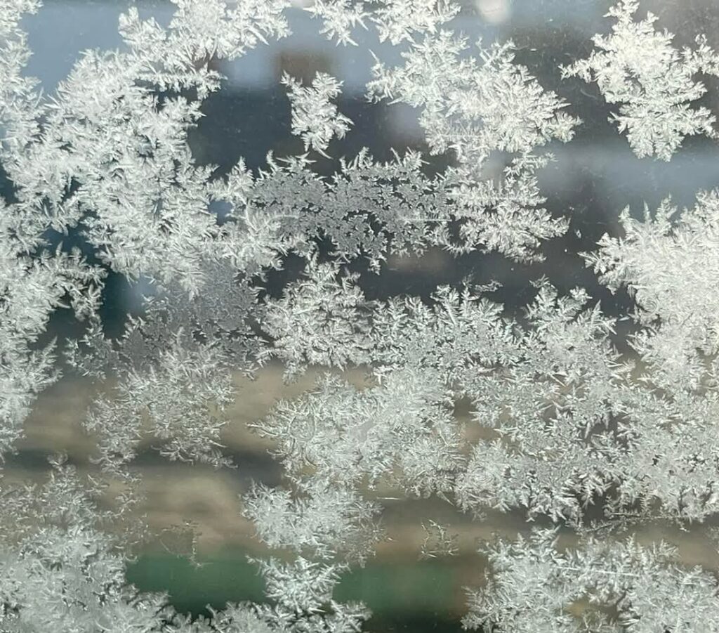 Vreme rece,  soare cu dinți și posibile depuneri de polei în întreaga țară,  astăzi, 13 februarie, temperaturi scăzute mai ales dimineața.