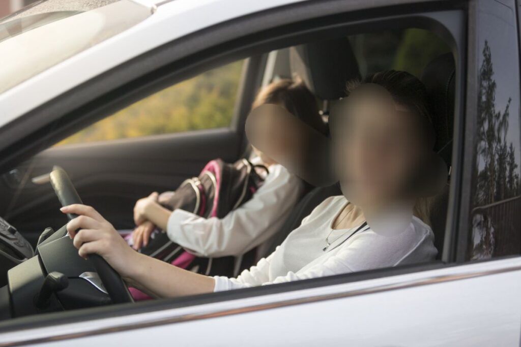 IMPORTANT! AMENZI DRASTICE și REGULI NOI pentru transportul copiilor pe scaunul din față al mașinii IMPORTANT! AMENZI DRASTICE și REGULI NOI pentru transportul copiilor pe scaunul din față al mașinii.