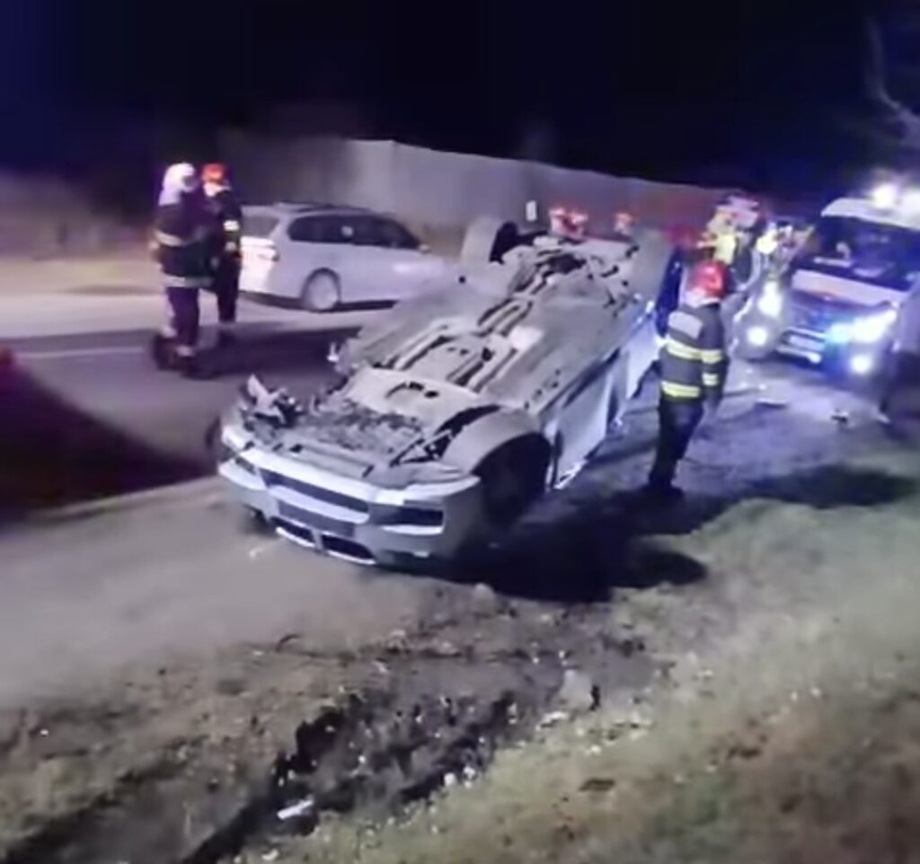 Un accident grav a avut loc pe DN 72 A, în zona Priseaca, între Târgoviște și Câmpulung. Un bolid s-a răsturnat, iar pasagerii au văzut moartea cu ochii