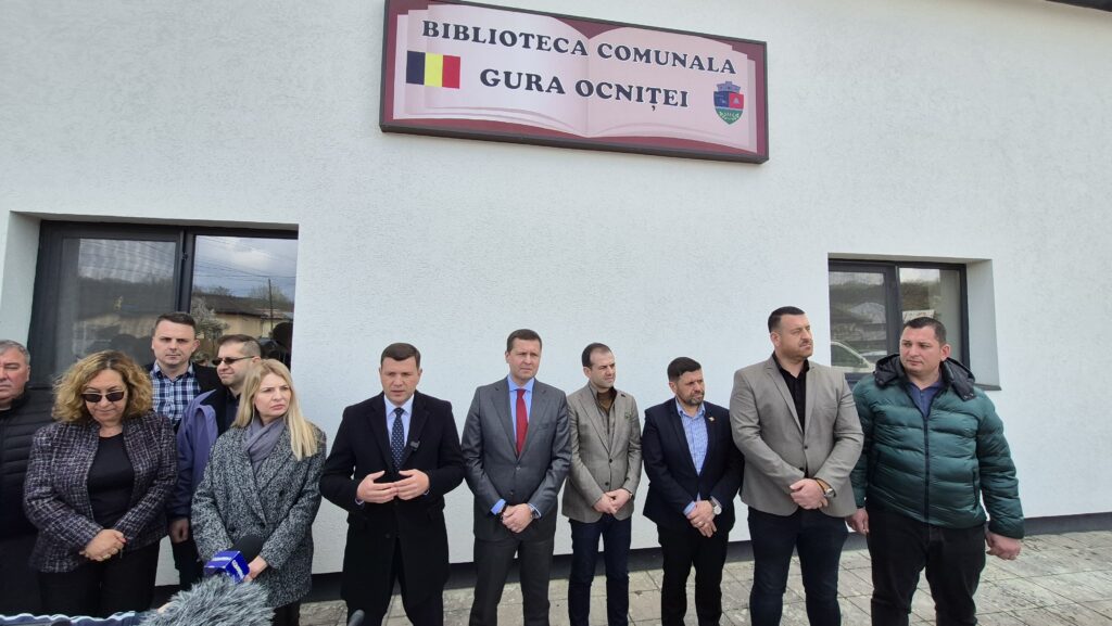 Educația modernă este o prioritate pentru CJ Dâmbovița: Inaugurarea noii Biblioteci Digitale la Gura Ocniței. VIDEO Educația modernă este o prioritate pentru CJ Dâmbovița.Președintele Consiliului Județean Dâmbovița, Corneliu Ștefan, a declarat că educația modernă reprezintă una dintre principalele priorități ale instituției. În acest context, astăzi a fost inaugurată noua Bibliotecă