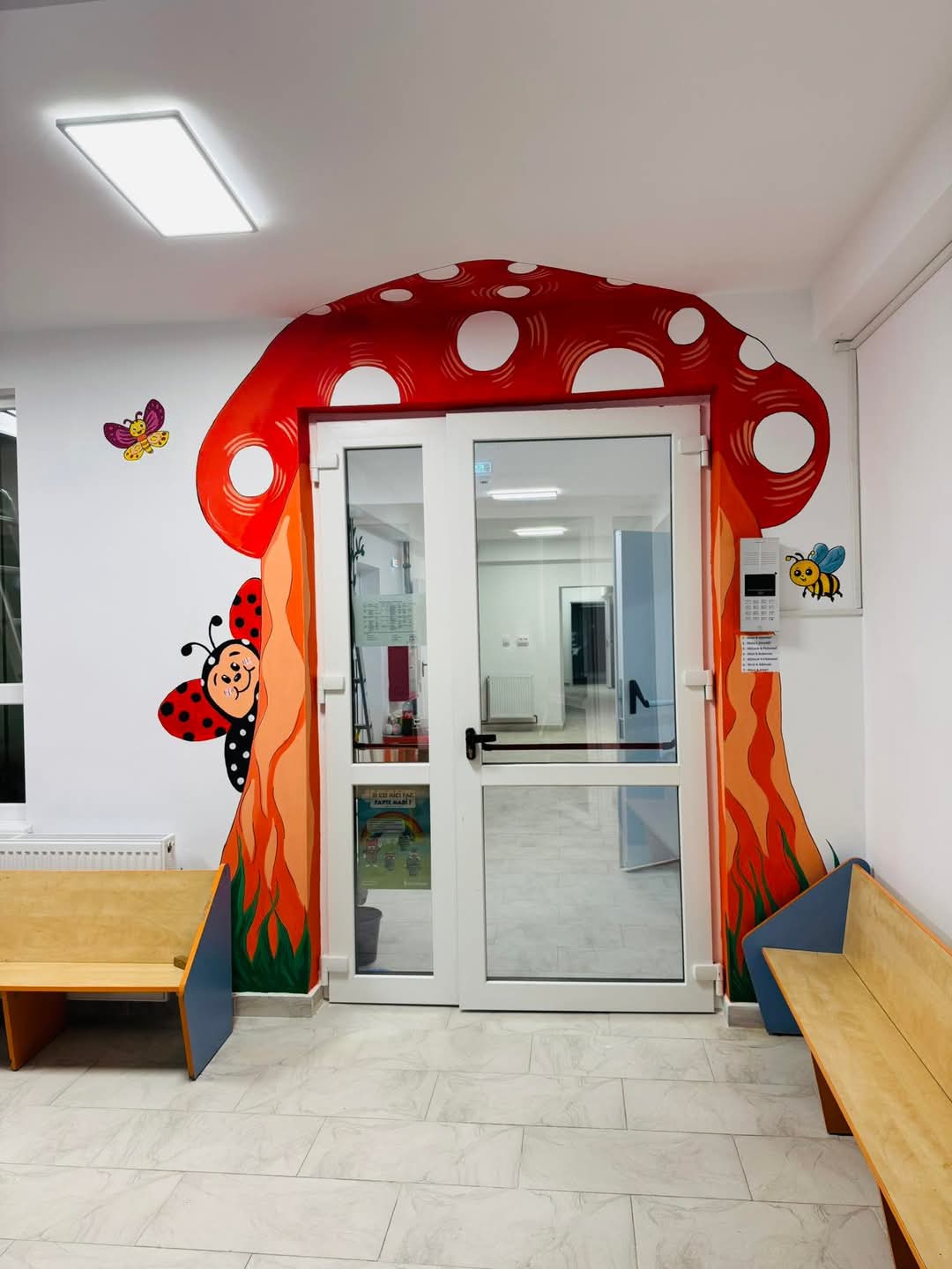 Grădinița nr. 2 Târgoviște a devenit un loc mult mai vesel și creativ datorită unui proiect deosebit realizat de elevii de la Liceul de Arte „Bălașa Doamna”.