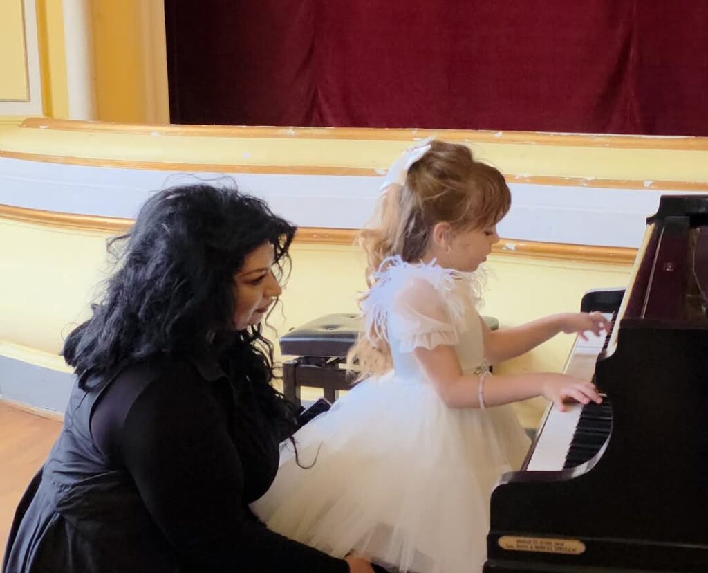 Elevii Școlii Populare de Arte „Octav Enigărescu” au strălucit la Concursul Național de Pian „Pro Piano-Prietenii Muzicii”.