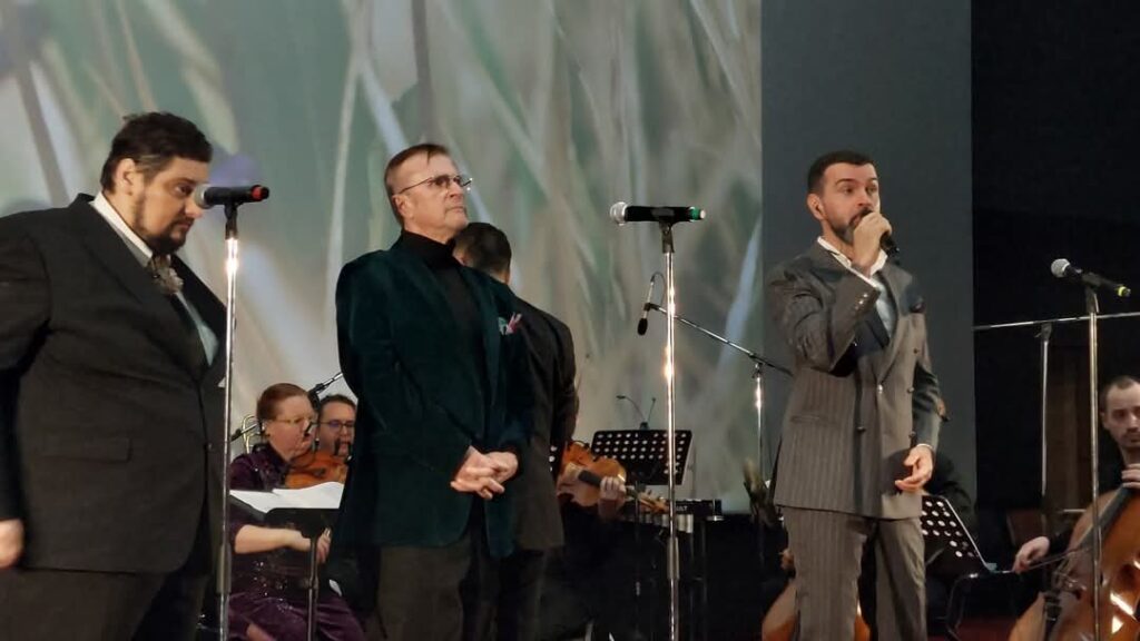 Un regal muzical de excepție: Concertul extraordinar al Orchestrei Simfonice „Muntenia” Un regal muzical de excepție, muzica a cucerit din nou inimile publicului dâmbovițean, în cadrul Concertului extraordinar susținut de Orchestra Simfonică „Muntenia”