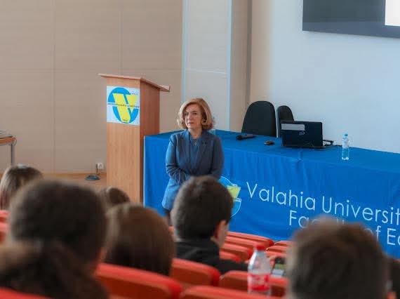 Seminar de excepție la Universitatea Valahia: Oportunități pentru viitorul Educației Financiare Seminar de excepție la Universitatea Valahia,ieri 19 martie 2025, Facultatea de Științe Economice a Universității Valahia din Târgoviște a găzduit