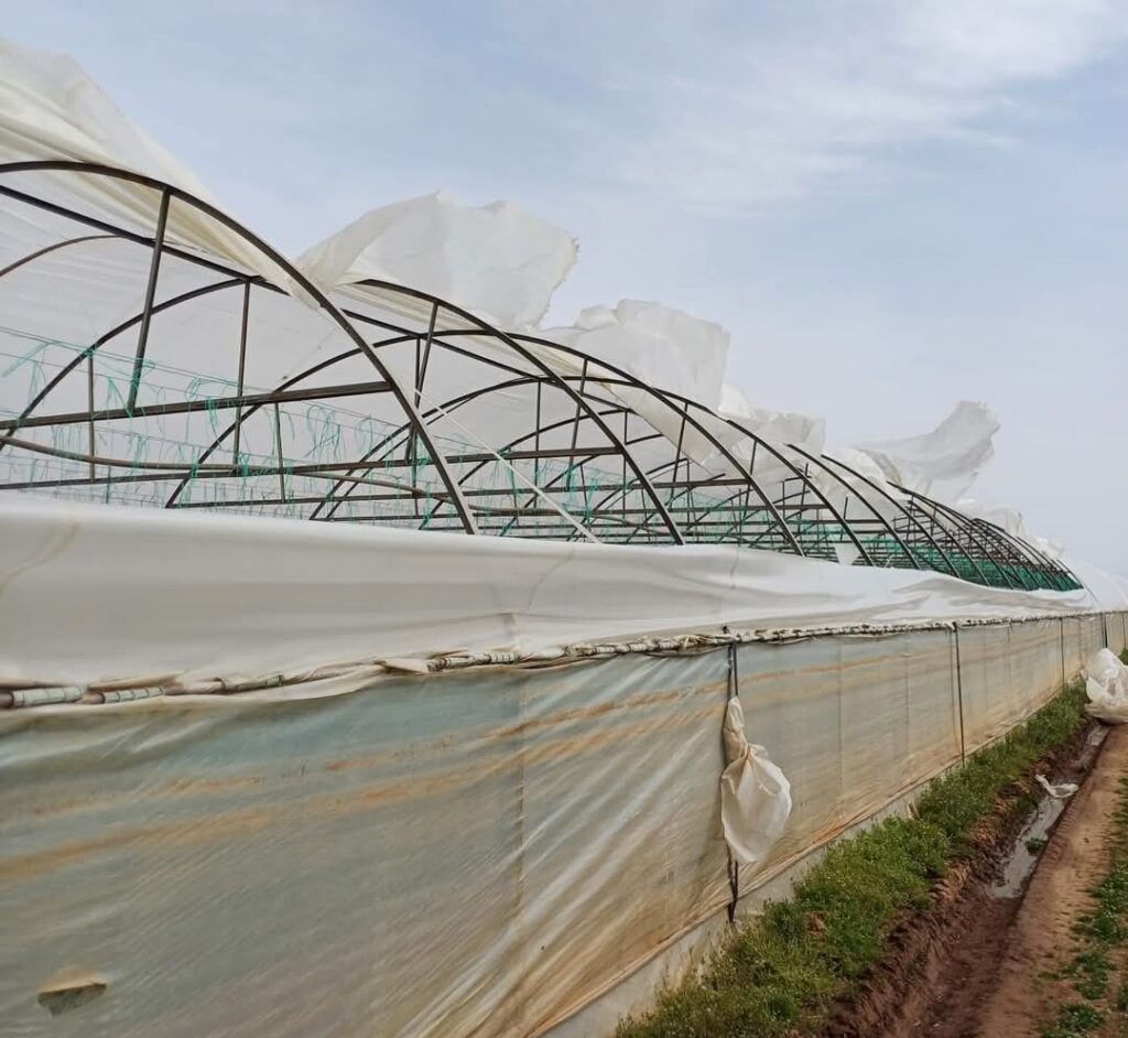 Vântul puternic a lovit cu violență în ultimele ore în județul Dâmbovița, provocând pagube importante în zona Băleni