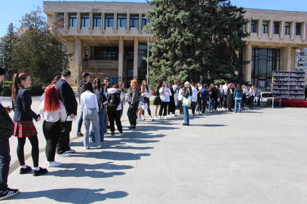 Ziua Internațională a Poeziei, sărbătorită cu emoție și entuziasm la Târgoviște.