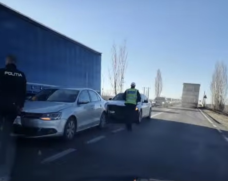Coliziune între patru autoturisme în afara localității Viișoara.În această dimineață, 5 martie a.c., polițiștii din cadrul Serviciului Rutier au fost sesizați cu privire la producerea unui accident rutier, în afara localității Viișoara.