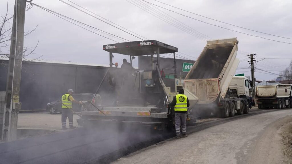 CJ Dâmbovița investește în infrastructură, președintele Consiliului Județean Dâmbovița, Corneliu Ștefan, a anunțat că se lucrează în ritm