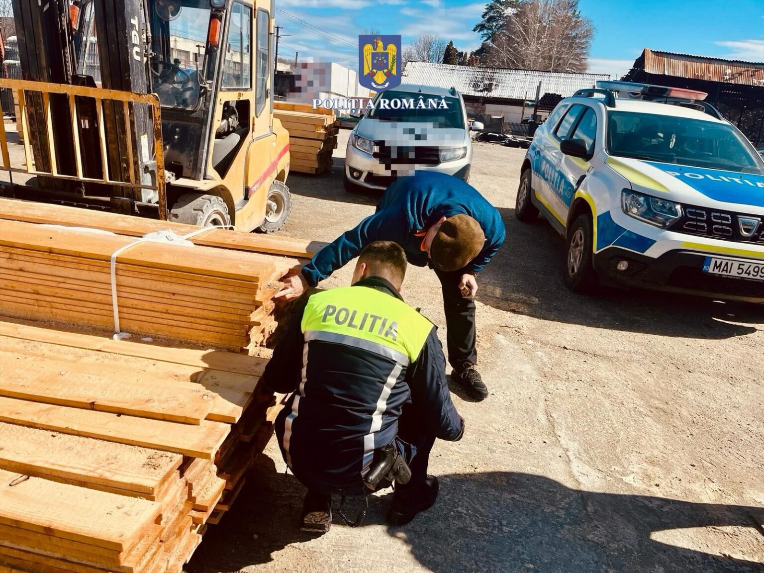 Controale ample, polițiștii din cadrul Serviciului de Ordine Publică - Biroul pentru Protecția Fondului Forestier și Piscicol au desfășurat acțiuni de control pentru a verifica respectarea legislației privind utilizarea aplicației SUMAL 2.0 de către transportatorii de materiale lemnoase din județul Dâmbovița.