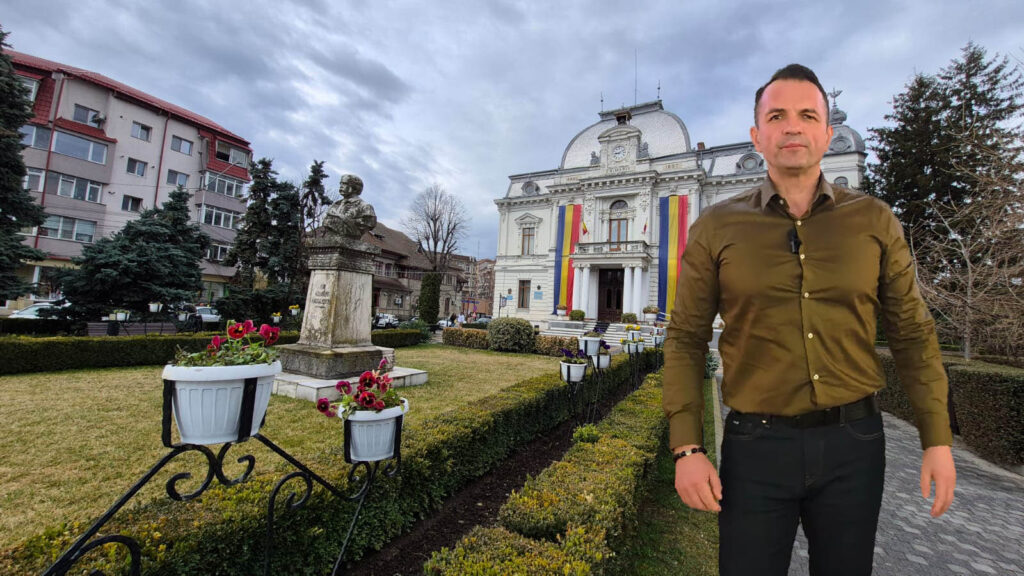 Municipiul Târgoviște face un pas mare către un viitor verde: Va realiza un parc fotovoltaic ce va asigura 95% din energia necesară orașului. VIDEO Municipiul Târgoviște face un pas mare către un viitor verde.Primarul Daniel Cristian Stan a anunțat un proiect deosebit de important pentru municipiul Târgoviște