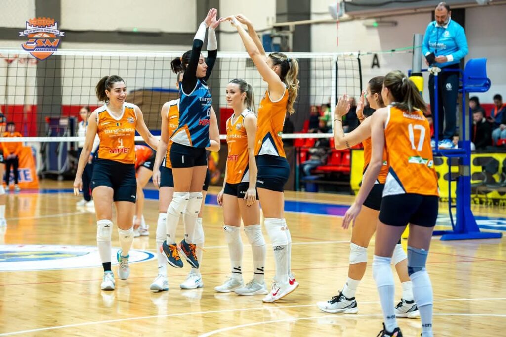 CSM Târgoviște are astăzi o nouă provocare în play-off-ul de volei Astăzi, echipa de volei a CSM Târgoviște se află în fața unei provocări importante, urmând să joace în deplasare, pe terenul celor de la CSM Lugoj, într-un meci crucial din faza play-off-ului.