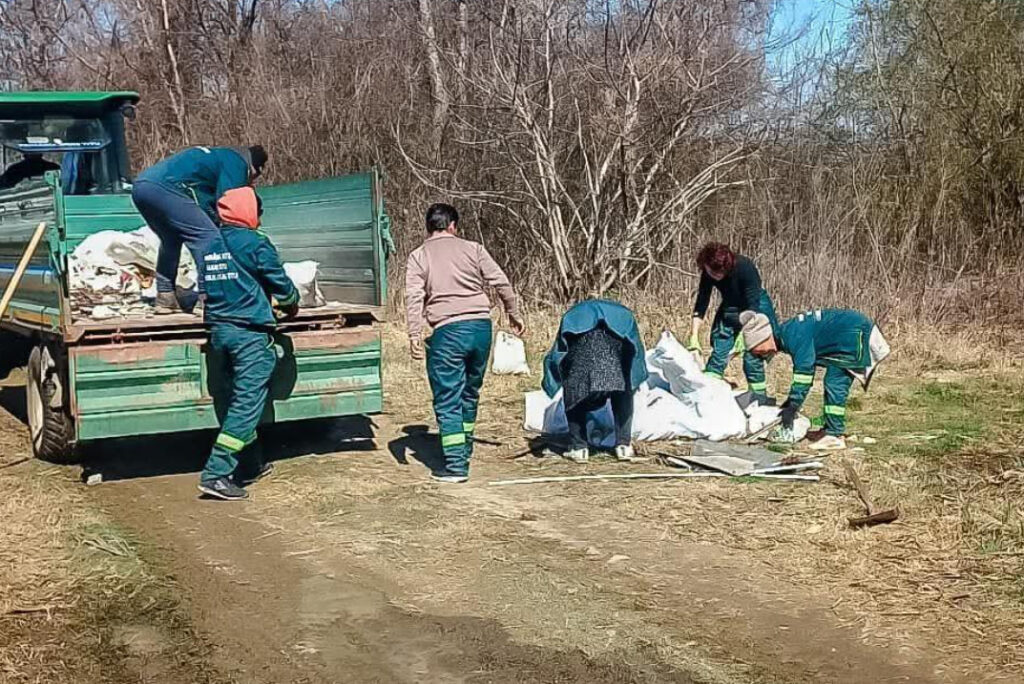 Primăria Titu continuă lucrările de întreținere și ecologizare a  întregului oraș. Primarul Laurențiu Costache a anunțat pentru această săptămână o serie de acțiuni destinate să facă orașul Titu și mai curat și mai frumos.