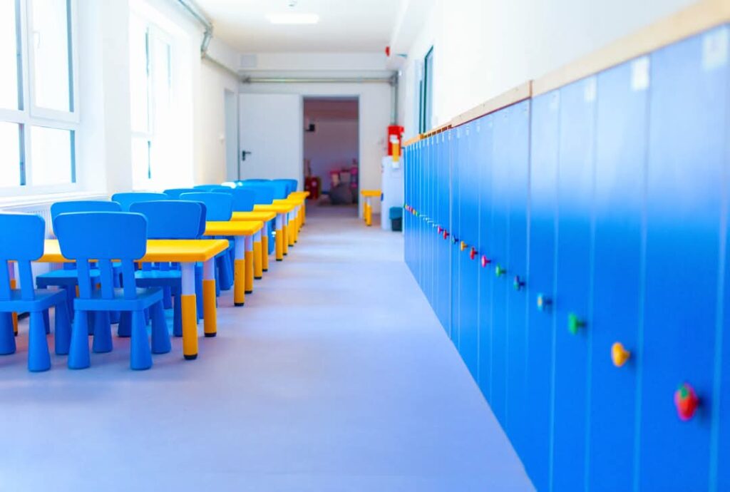 Grădinița cu Program Prelungit nr. 2 din Târgoviște a fost complet modernizată într-un proiect ambițios, finanțat din fonduri europene, în valoare de 7.000.000 lei. Munca asiduă a primăriei a dus la o schimbare radicală a instituției, transformând-o într-un spațiu modern, sigur și primitor pentru micii viitori învățăcei.