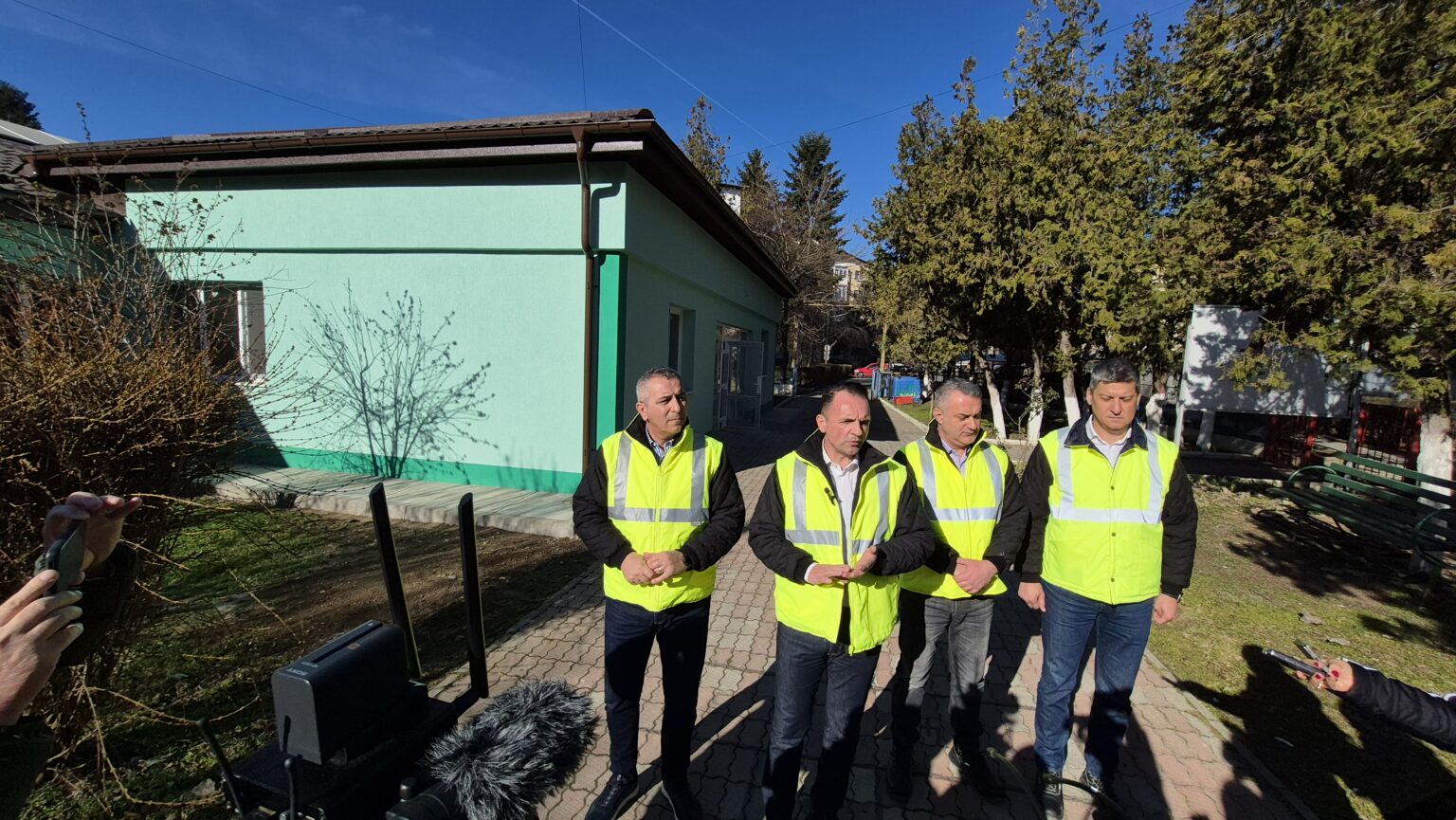 La Grădinița Nr. 3 din Târgoviște, lucrările de reabilitare și eficiențizare energetică avansează rapid. VIDEO La Grădinița Nr. 3 din Târgoviște, lucrările de reabilitare și eficiențizare energetică avansează rapid, fiind un proiect important pentru îmbunătățirea condițiilor de învățământ și reducerea consumului de energie.